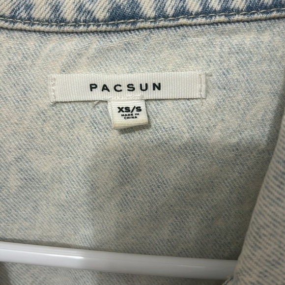 Pacsun distressed cropped frayed denim jacket size XS/small - Picture 2 of 5